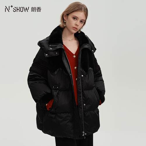 黑色水貂领羊毛拼接休闲羽绒服