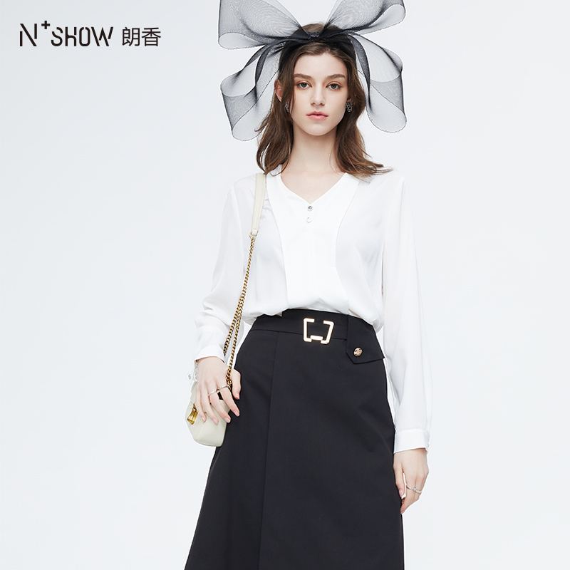 朗香简约白色V领通勤衬衫