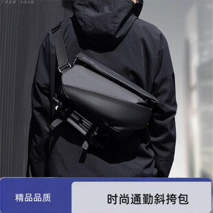 斜挎包男款高级感骑行包潮牌男士通勤胸包防水机车大容量运动百搭