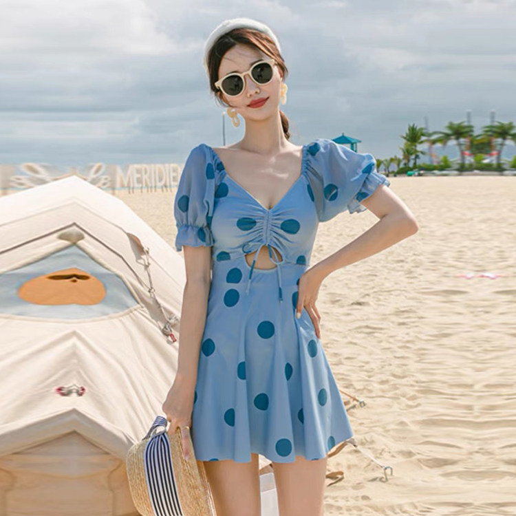 新款游泳衣女式高腰显瘦连体裙式小胸聚拢防走光少女清新圆点泳装