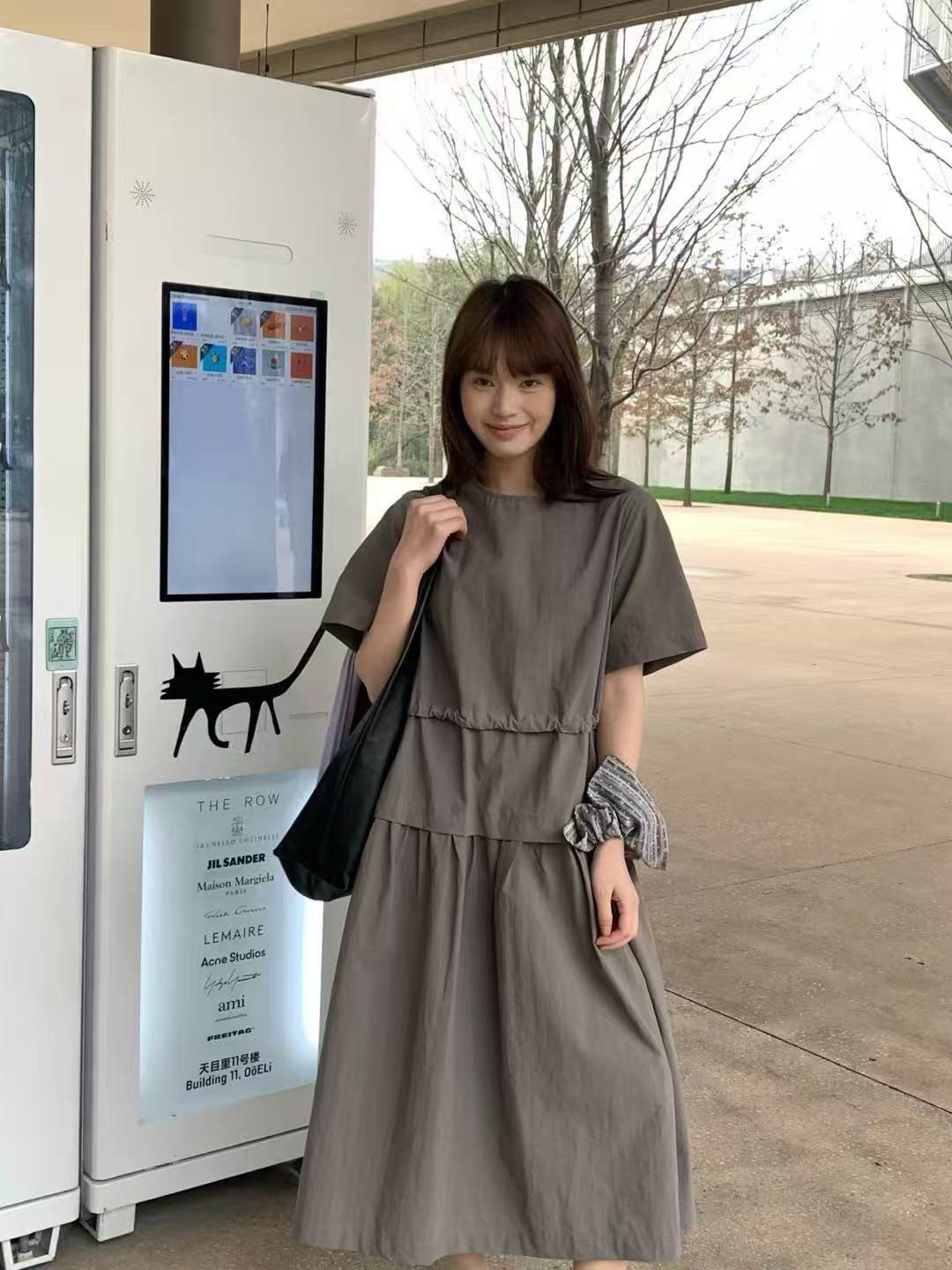 2025春季新款韩版宽松休闲百搭圆领抽绳褶皱连衣裙女