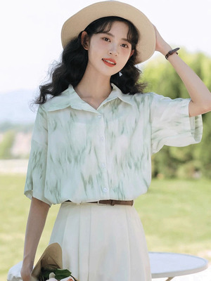 日系晕染短袖衬衫女夏季设计感扎染水墨上衣时尚通勤气质印花衬衣