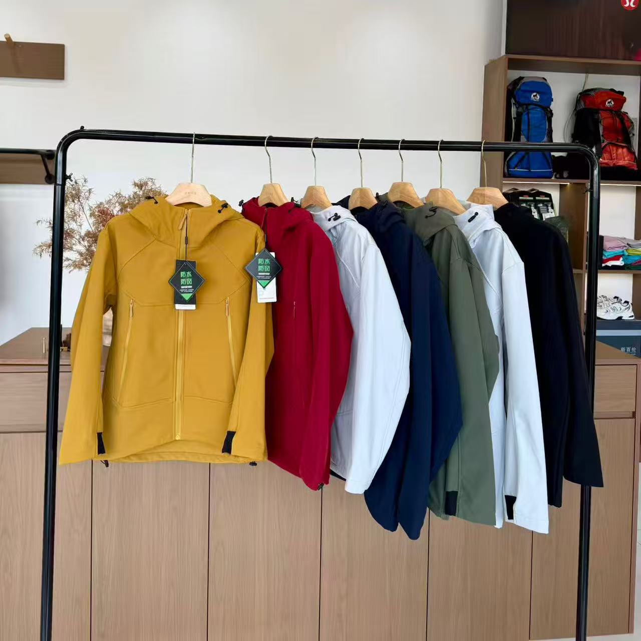 户外牛货！高端三防情侣款冲锋衣