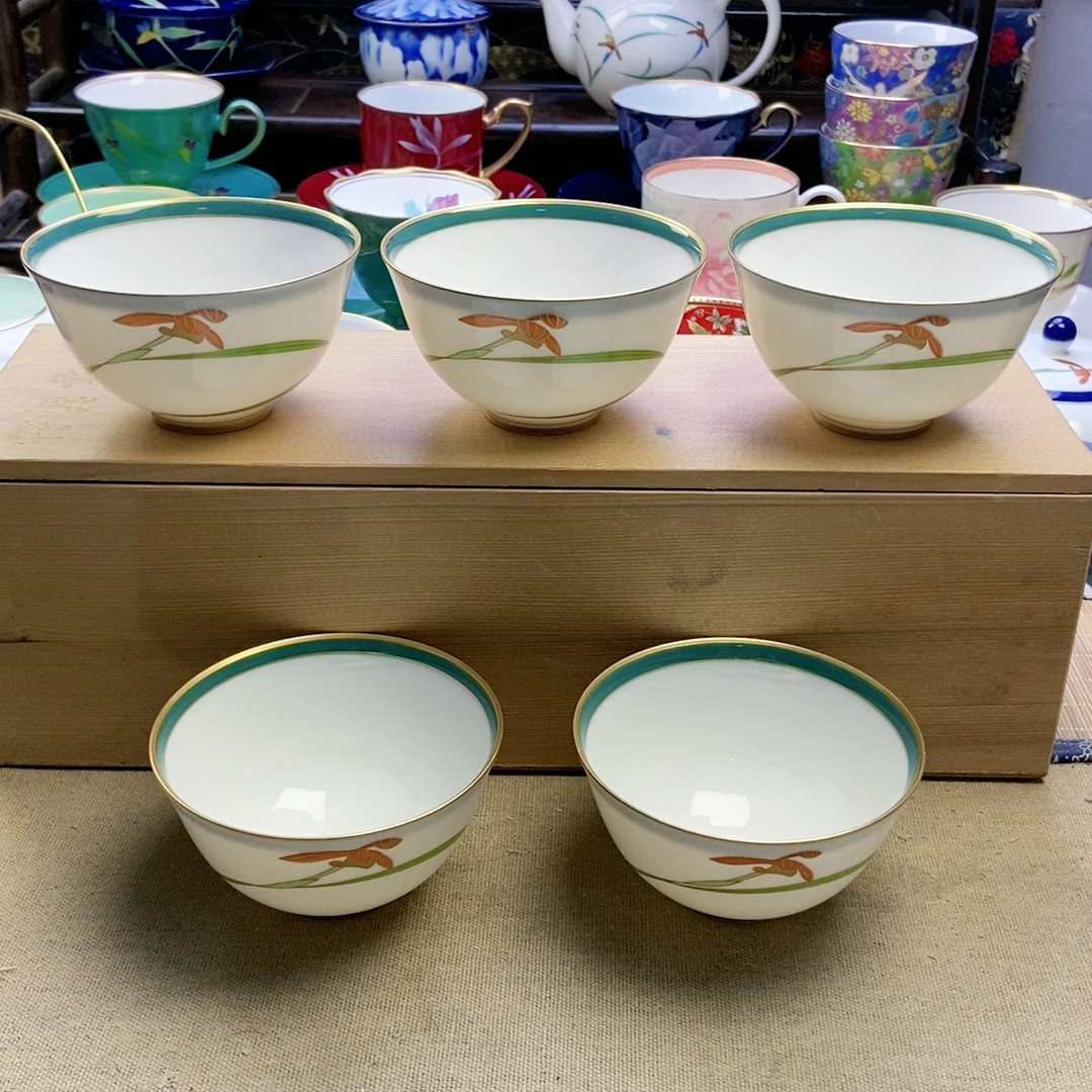 惊喜价!稀有!香兰社绿边金红兰花茶碗 木盒