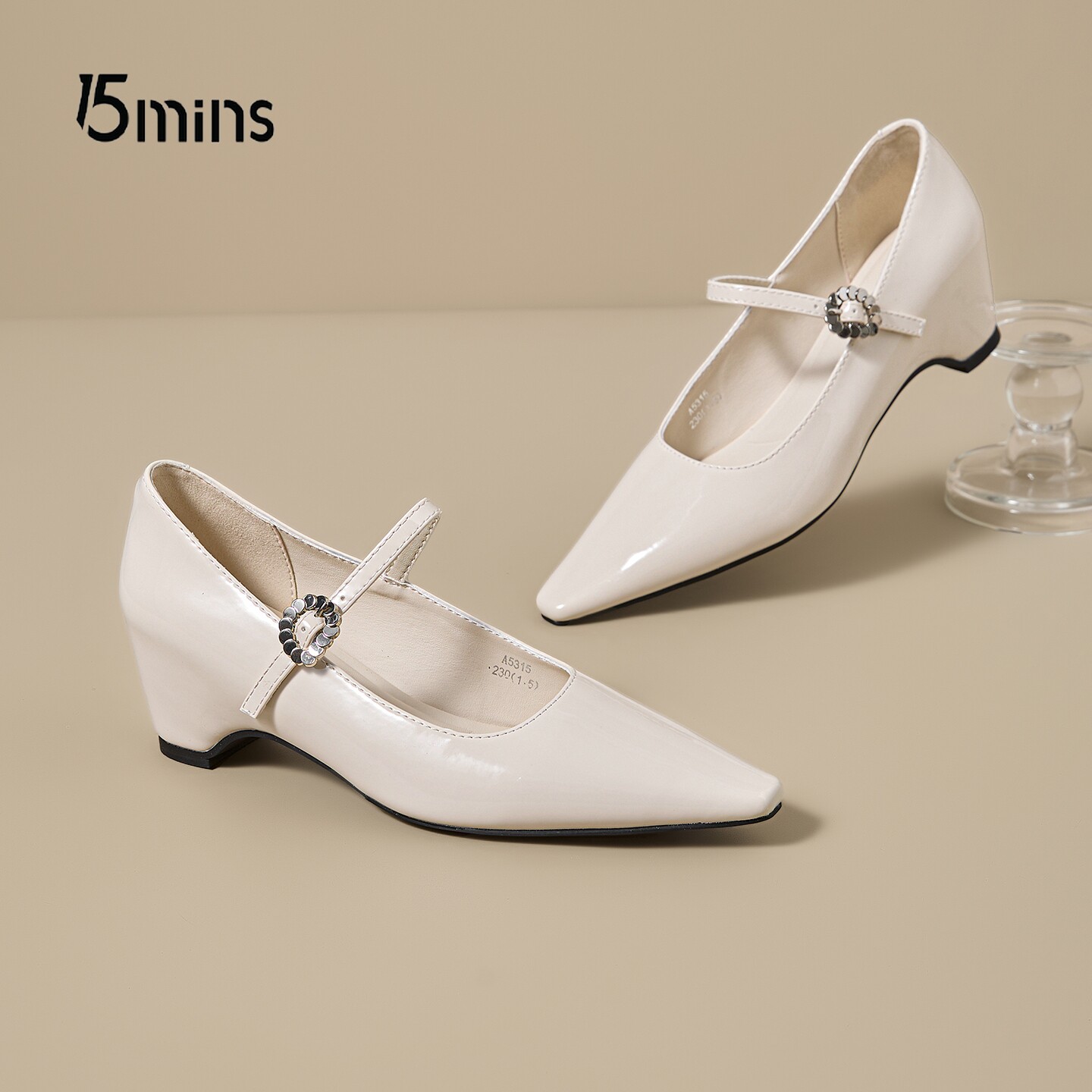 15mins米白粗跟尖头玛丽珍鞋女2026春季新款一字扣浅口通勤高跟鞋