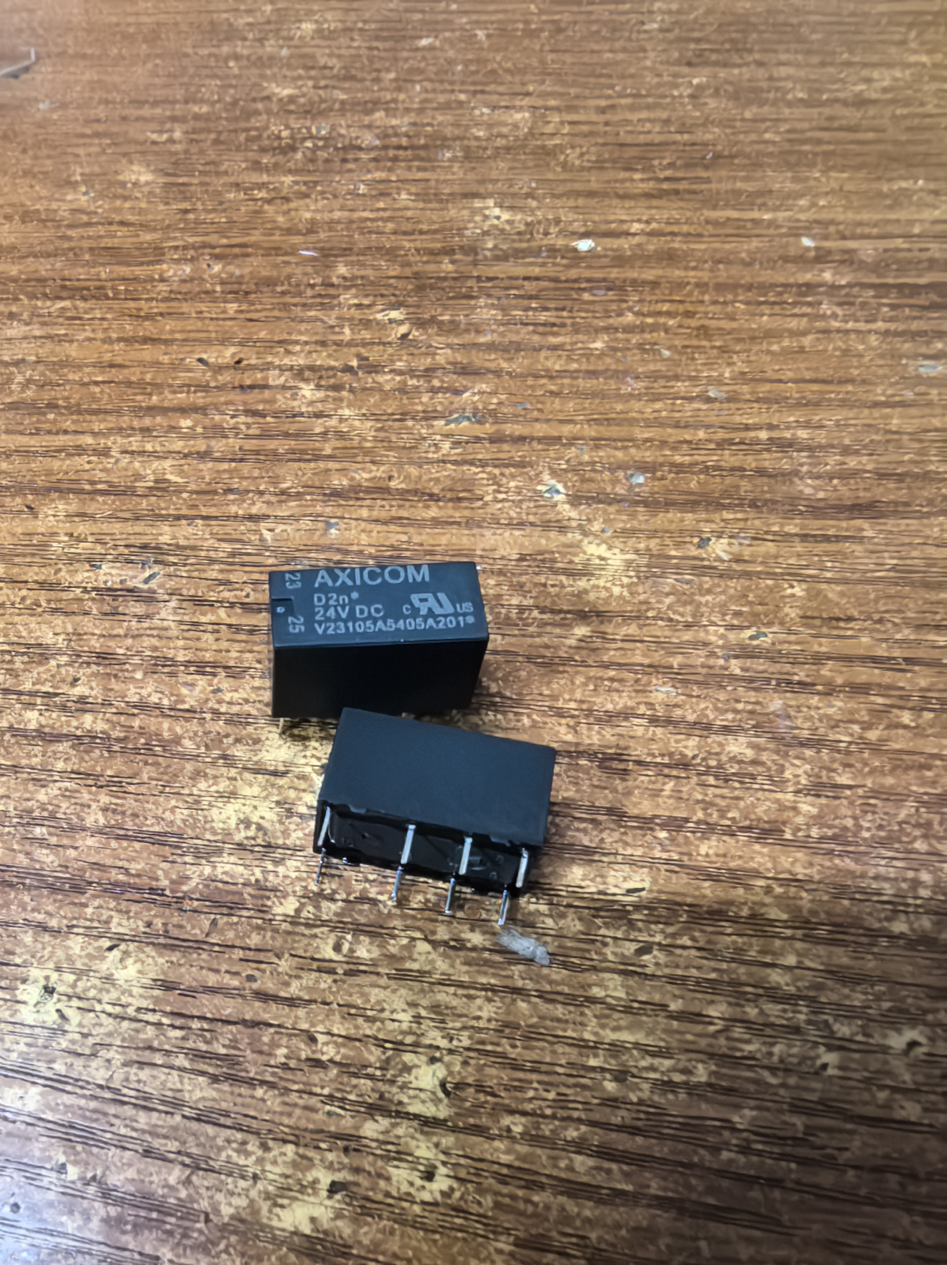 V23105A5405A201 AXICOM继电器D2n  24V 8针脚3A正品 全新