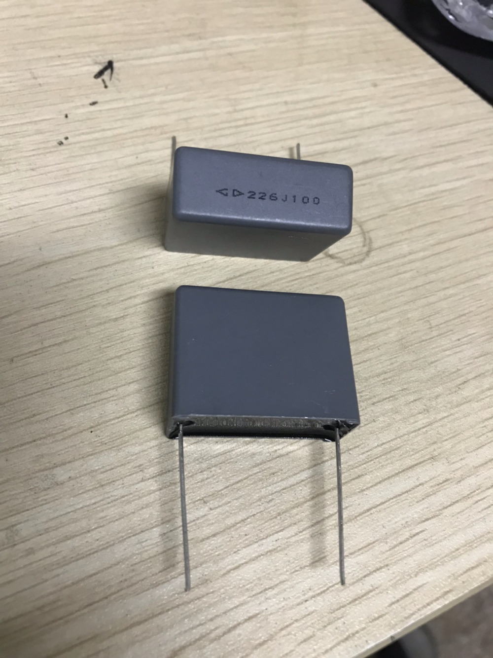 法拉安规电容 226J 100V P27.5MM 22uF 100V  原装 226J 100V