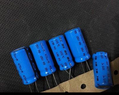 100只=85元 VISHAY-BC 135 25V470UF 470UF 25V 电解电容器