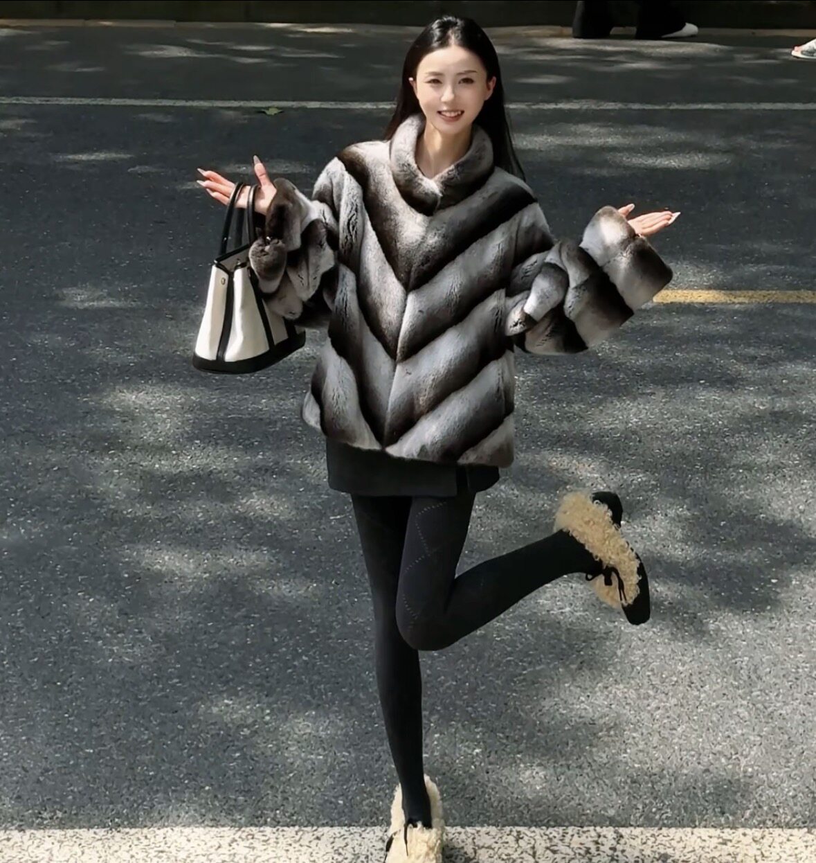 南韩千金 NANA娜娜家新款青紫蓝仿龙猫立领斜排女士环保皮草外套