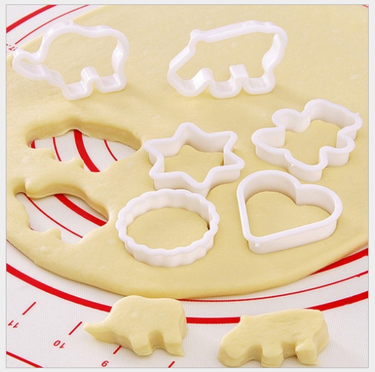 立体塑料饼干模具烘焙家用卡通可爱动物模型diy曲奇面食水果切模