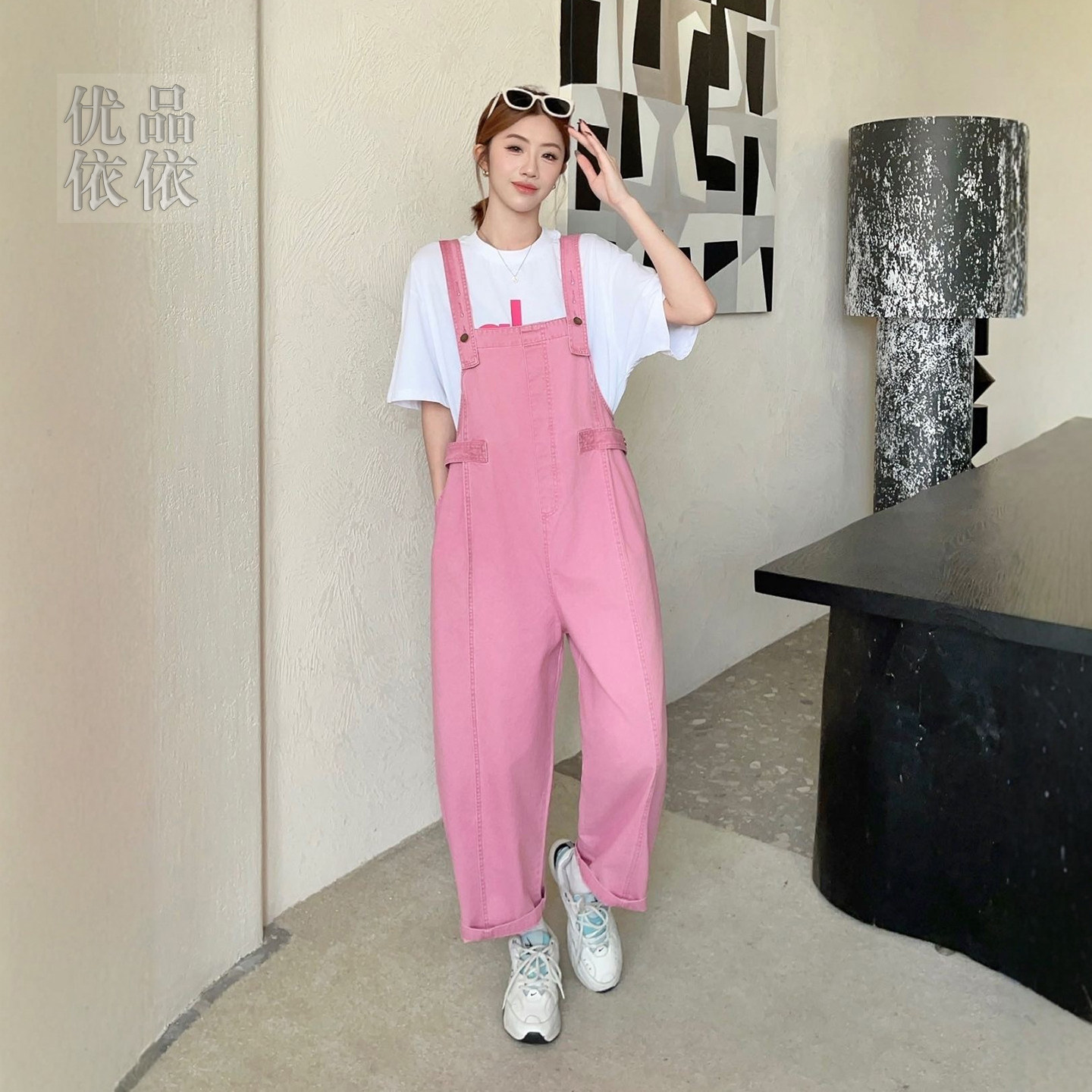 粉色百搭牛仔背带裤女春季新款宽松大码胖mm阔腿工装直筒连体裤子