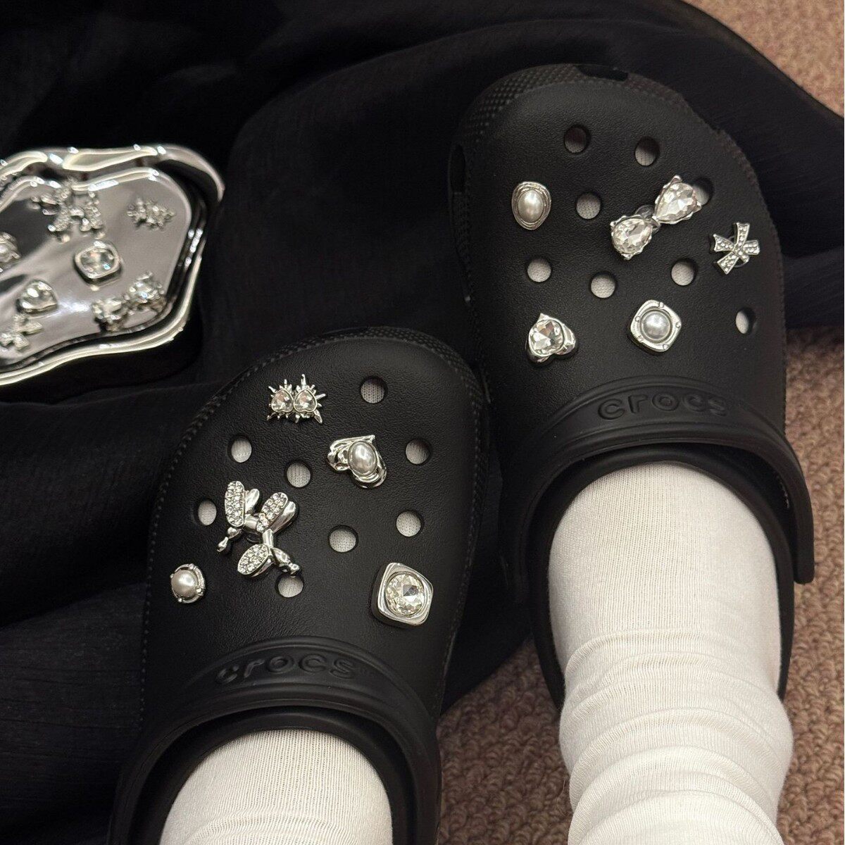 原创镶钻小狗立体合金洞洞鞋鞋花