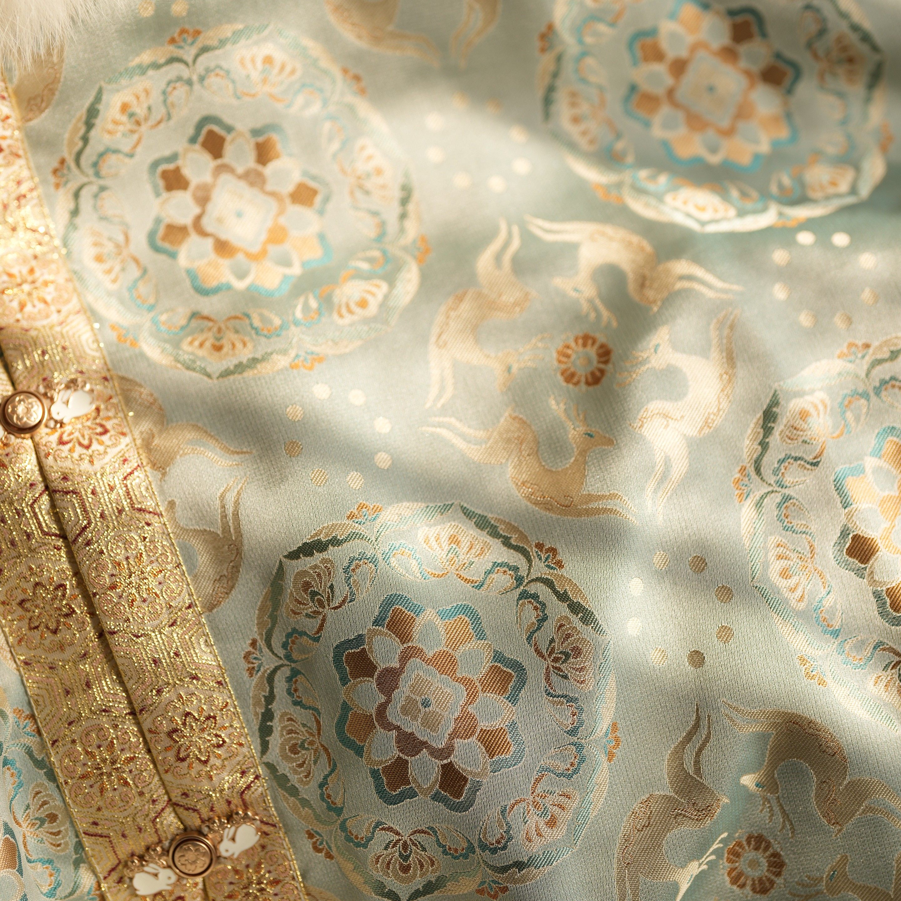 名家非遗系列定制 | 凤翥斋钱小萍非遗真丝宋锦狐狸毛昭君袄汉服,女装/女士精品,汉服上装,淘宝优惠券,粉丝福利购,淘宝优惠卷