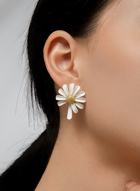 戴拉时尚花朵耳环女气质白色耳饰潮小众设计 高级感925银针耳钉