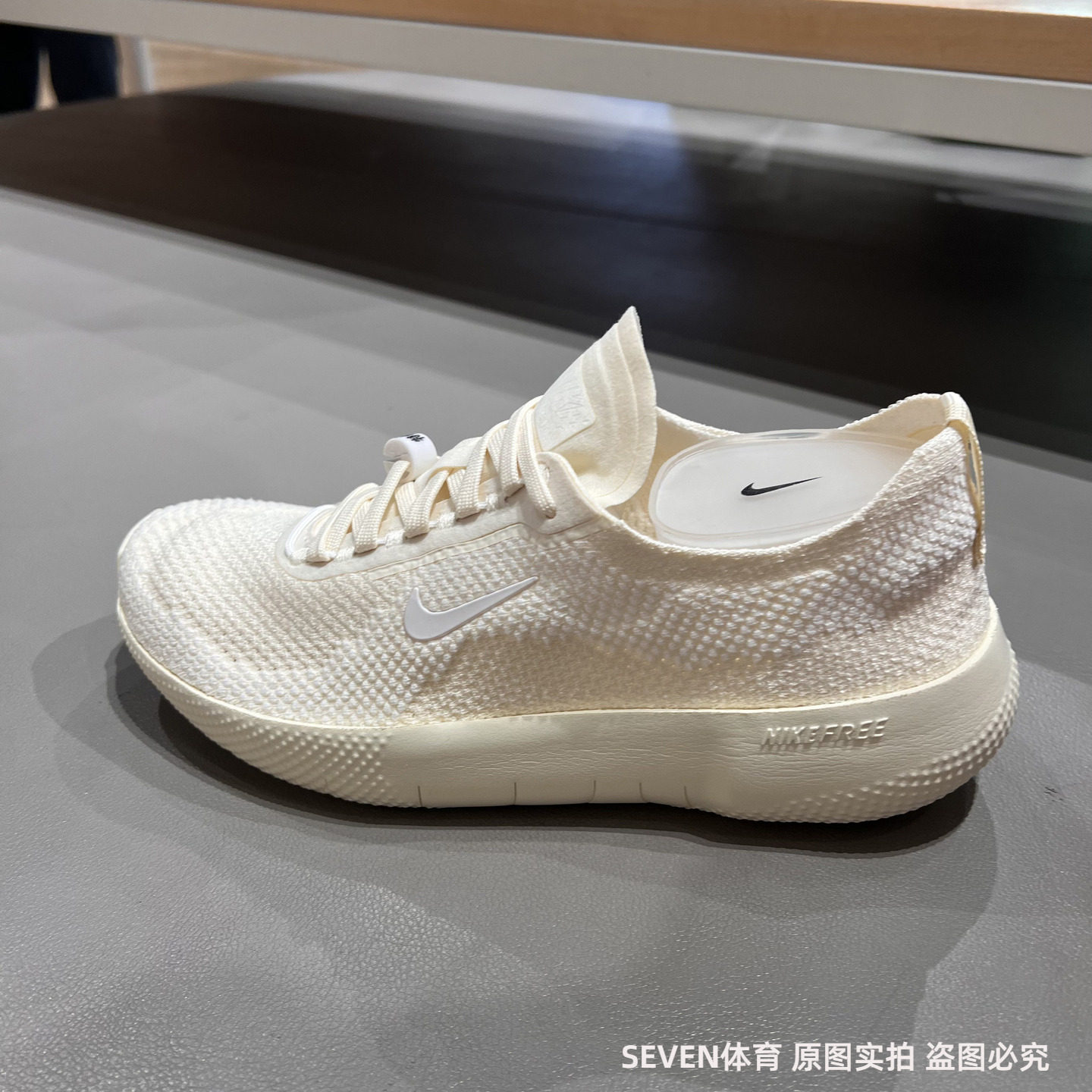 Nike耐克FREE 女赤足超轻透气运动训练健身耐磨跑步鞋 HF2720-101