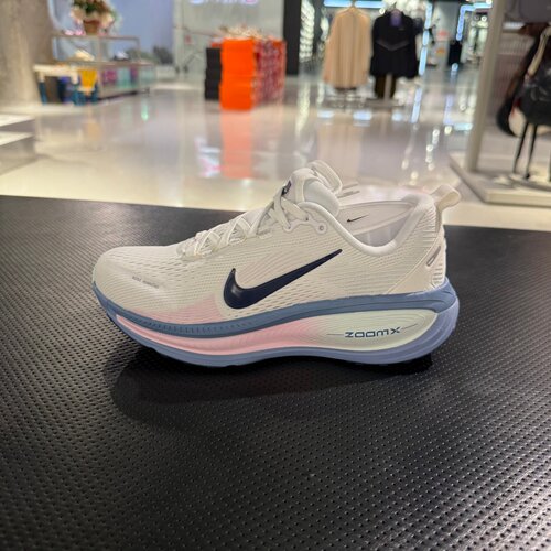 NIKE耐克女子VOMERO 18迈柔运动耐磨训练公路跑步鞋 HM6804-115