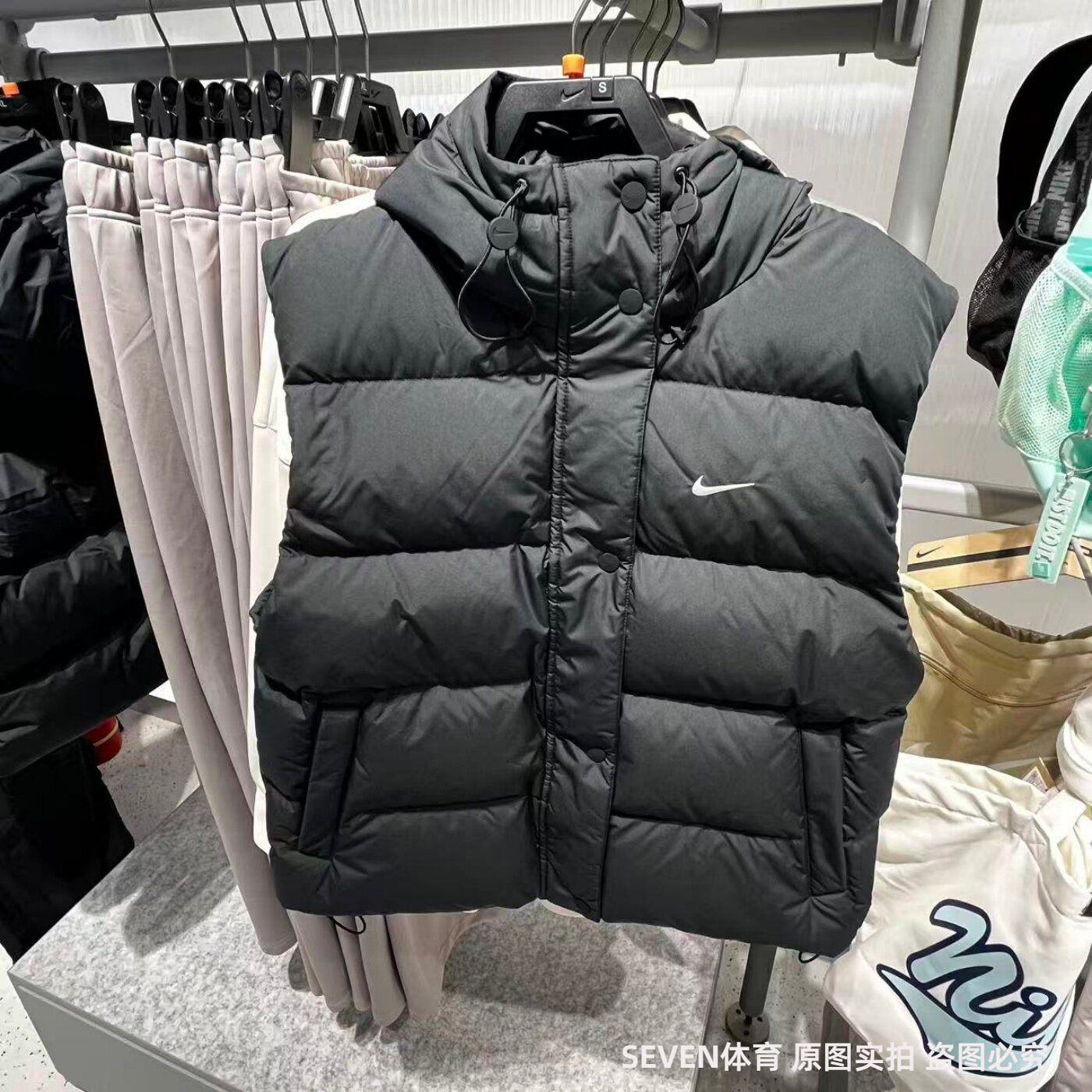 NIKE耐克羽绒马甲女子25秋冬新款运动保暖防风连帽背心IH1010-010