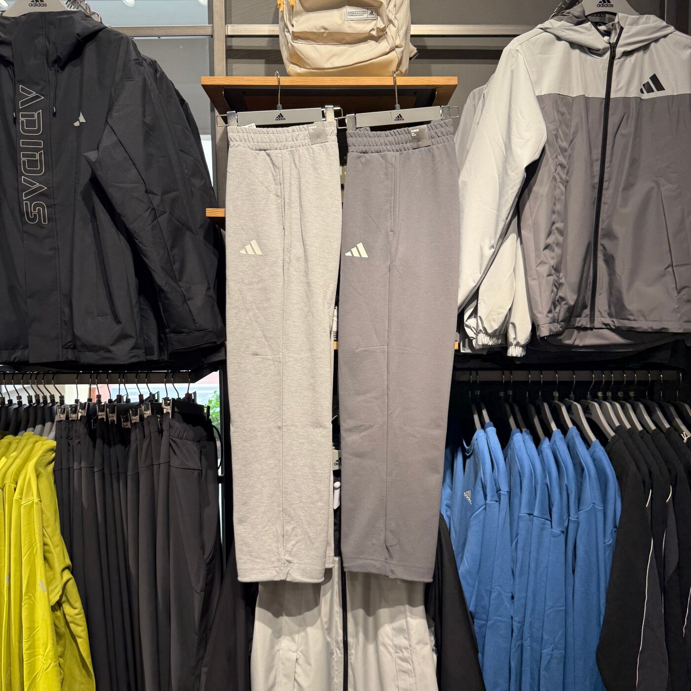 Adidas阿迪达斯2026秋季新款男子针织运动休闲直筒长裤LD2972
