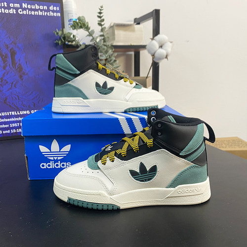 阿迪达斯三叶草运动休闲鞋GW6189