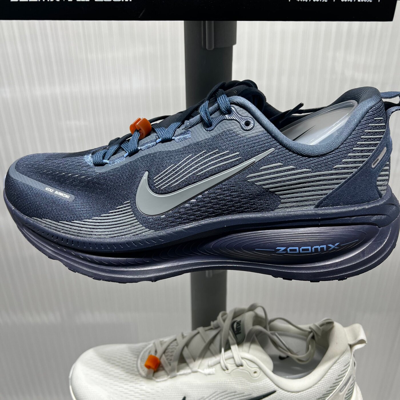 NIKE耐克男鞋迈柔VOMERO 18厚底运动鞋缓震透气跑步鞋 HM6803-405