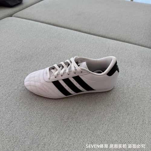 阿迪达斯三叶草女新款TAEKWONDO跆拳道复古运动休闲鞋 JS1194