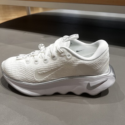 耐克女子缓震透气跑步鞋