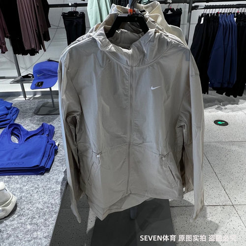NIKE耐克女子26夏季新款外套跑步健身运动训练梭织夹克IF1167-104