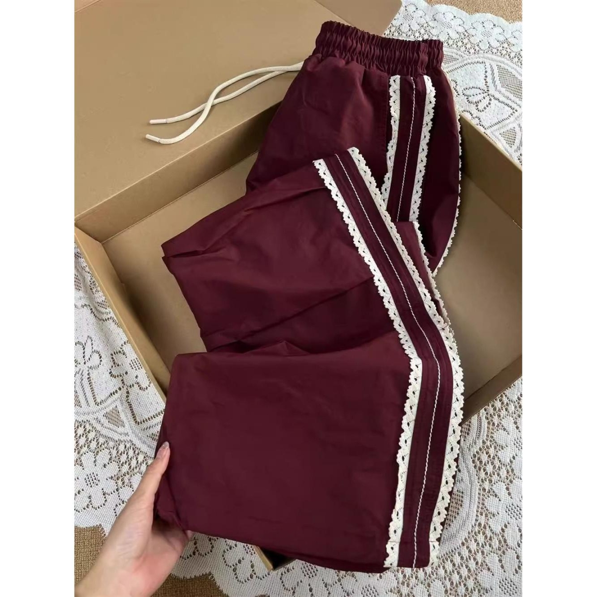 【现货】2025美式夏季薄款复古直筒阔腿裤潮流蕾丝边运动休闲裤女