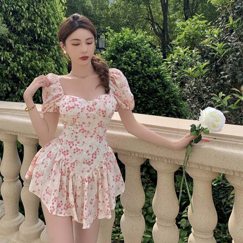 2025新款雪纺碎花连衣裙女 法式小个子方领气质泡泡袖短裙子夏潮