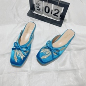 新款 女2025春夏季 外穿平底凉拖 国风刺绣蓝色缎面包头半拖鞋 新中式