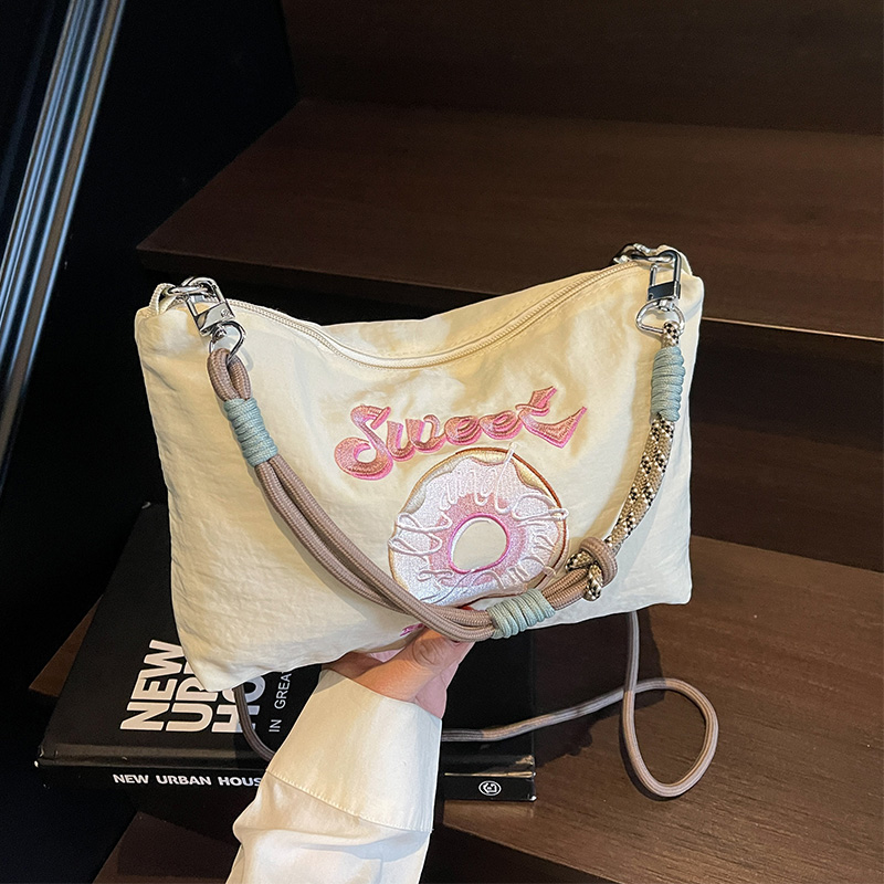 可爱卡通通勤刺绣包女2025时尚单肩包便携斜挎包手小众时尚购物袋