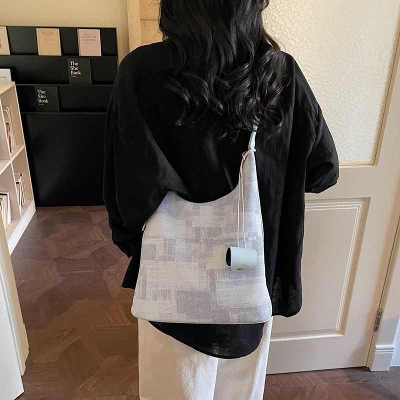 小众不撞款洋气斜挎包女2026春季新款时尚百搭日常通勤单肩托特包