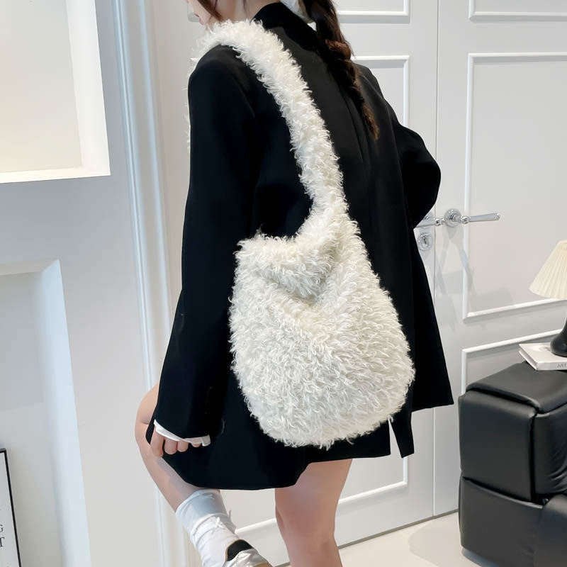 可爱毛绒包包2025新款软糯毛毛包百搭休闲单肩包鸡蛋包休闲斜挎包