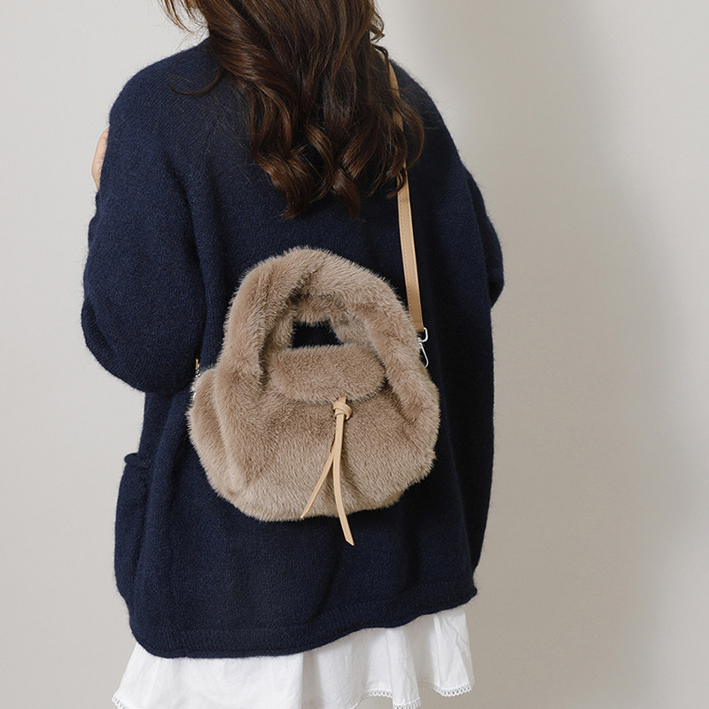可爱毛茸茸手提包女2025秋冬新款毛毛包时尚百搭单肩斜挎包毛绒包