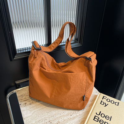 日系大容量单肩包小众设计通勤包