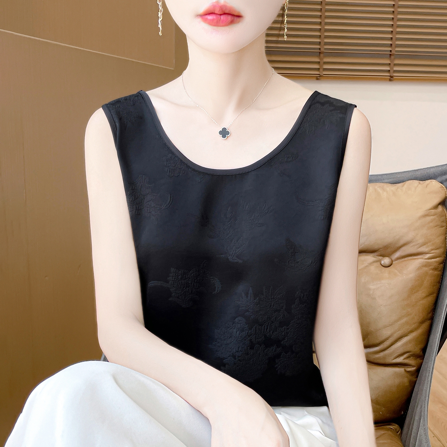 2025夏季新款丝滑缎面圆领吊带背心女薄款宽松显瘦内搭无袖上衣女