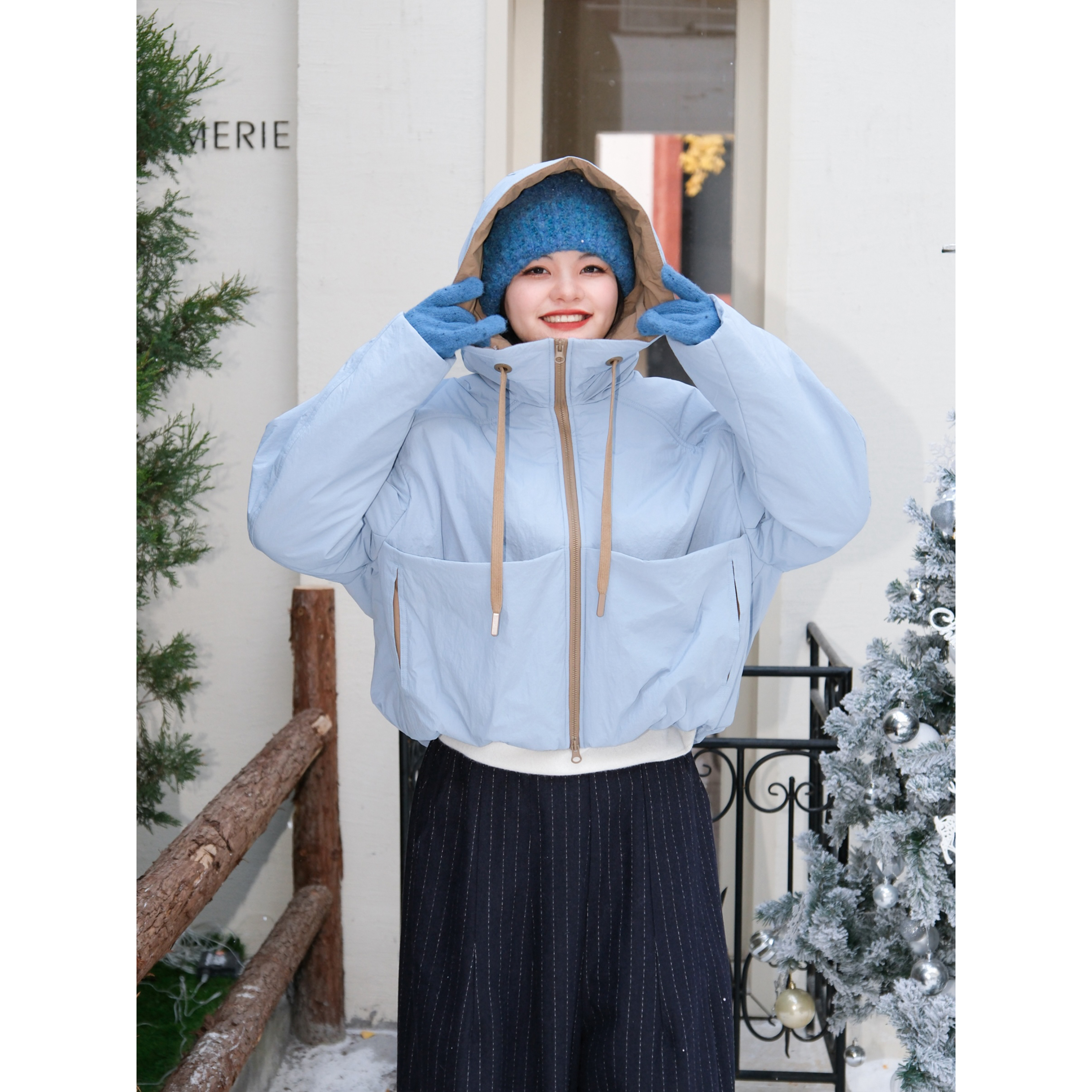 小个子通勤浅蓝撞色连帽外套