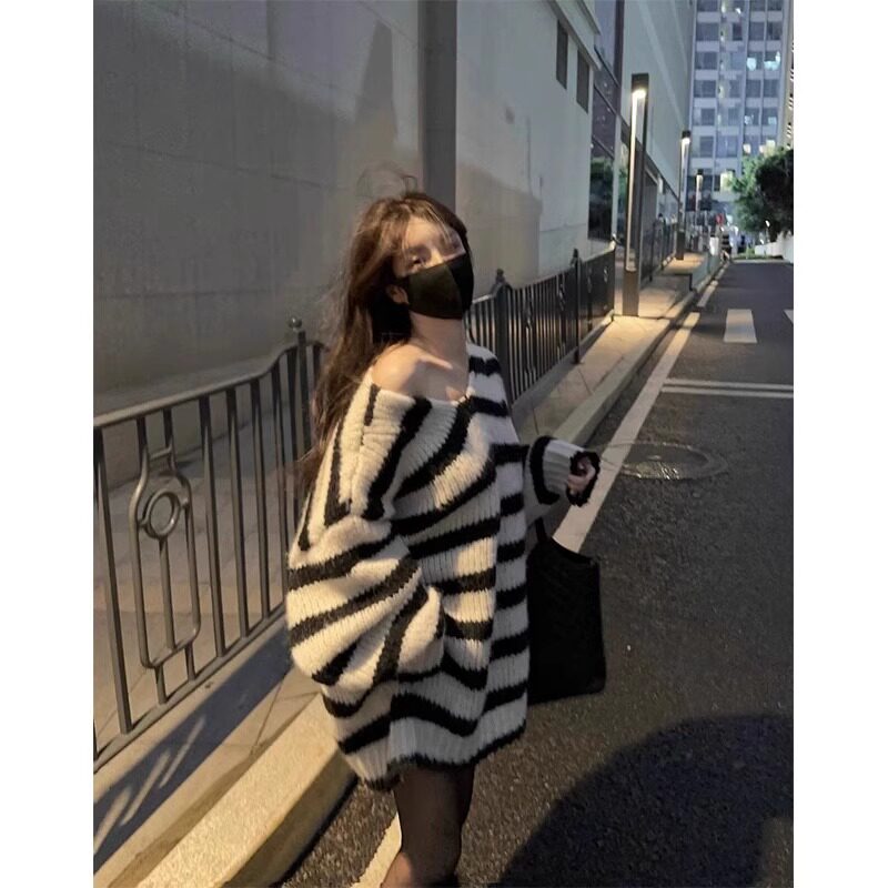 黑白大条纹毛衣女慵懒高级感秋冬新款宽松针织衫中长款遮胯上衣,女装/女士精品,大码连衣裙,淘宝优惠券,粉丝福利购,淘宝优惠卷