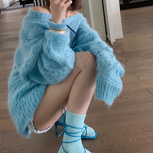 宽松慵懒马海毛毛衣女中长款2025秋季蓝色镂空针织衫露肩上衣春装