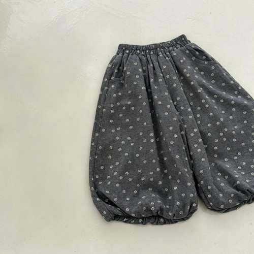AM . 26秋~66130女童灰色碎花灯笼裤花苞休闲裤
