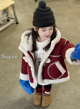 苏右 25冬 女童红色皮毛一体牛角扣连帽加厚保暖毛毛外套65196