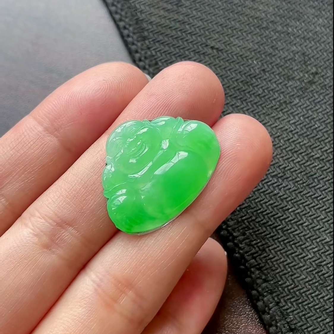 缅甸天然翡翠A货老坑种阳绿佛公裸石吊坠