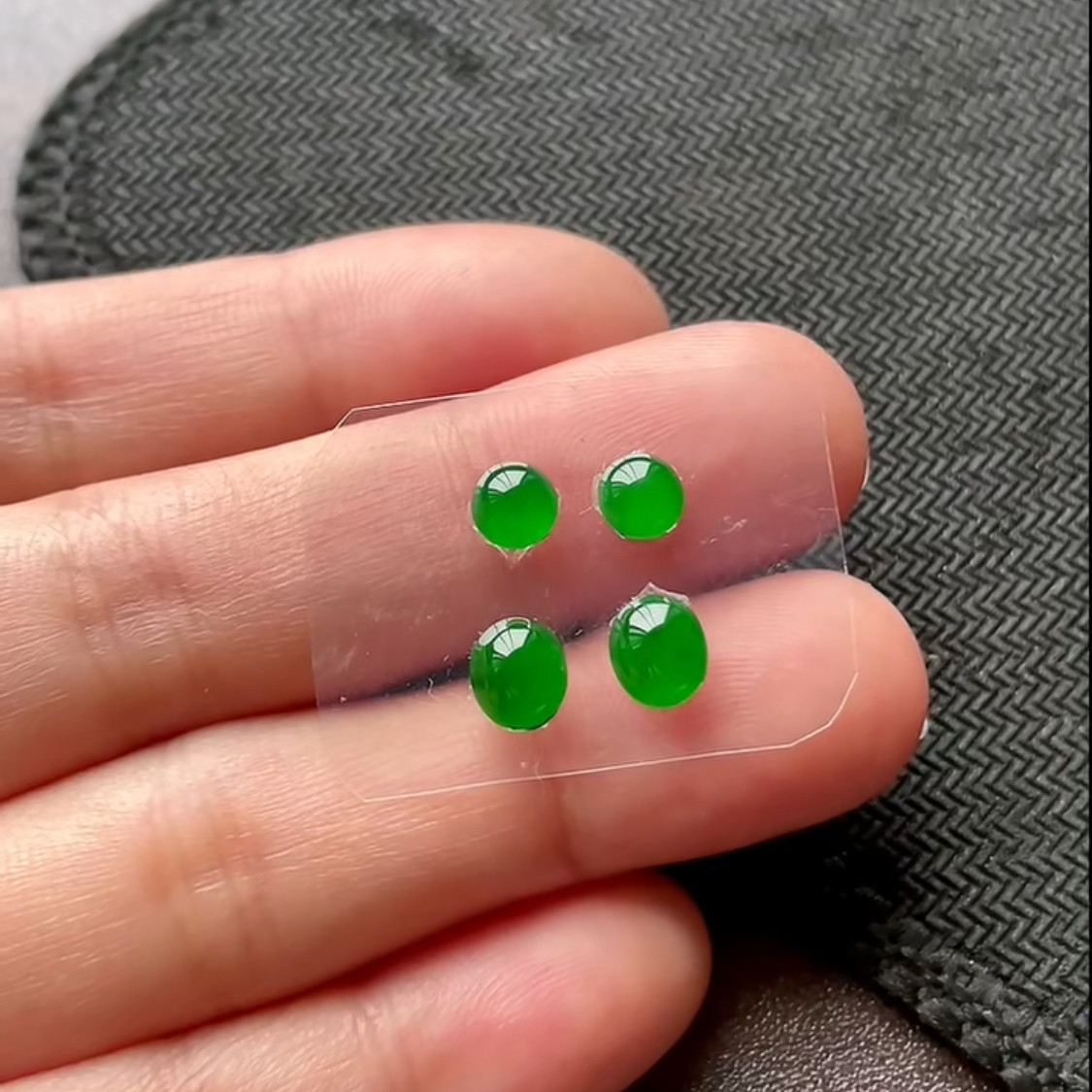 缅甸天然翡翠A货冰种辣绿蛋面裸石2对