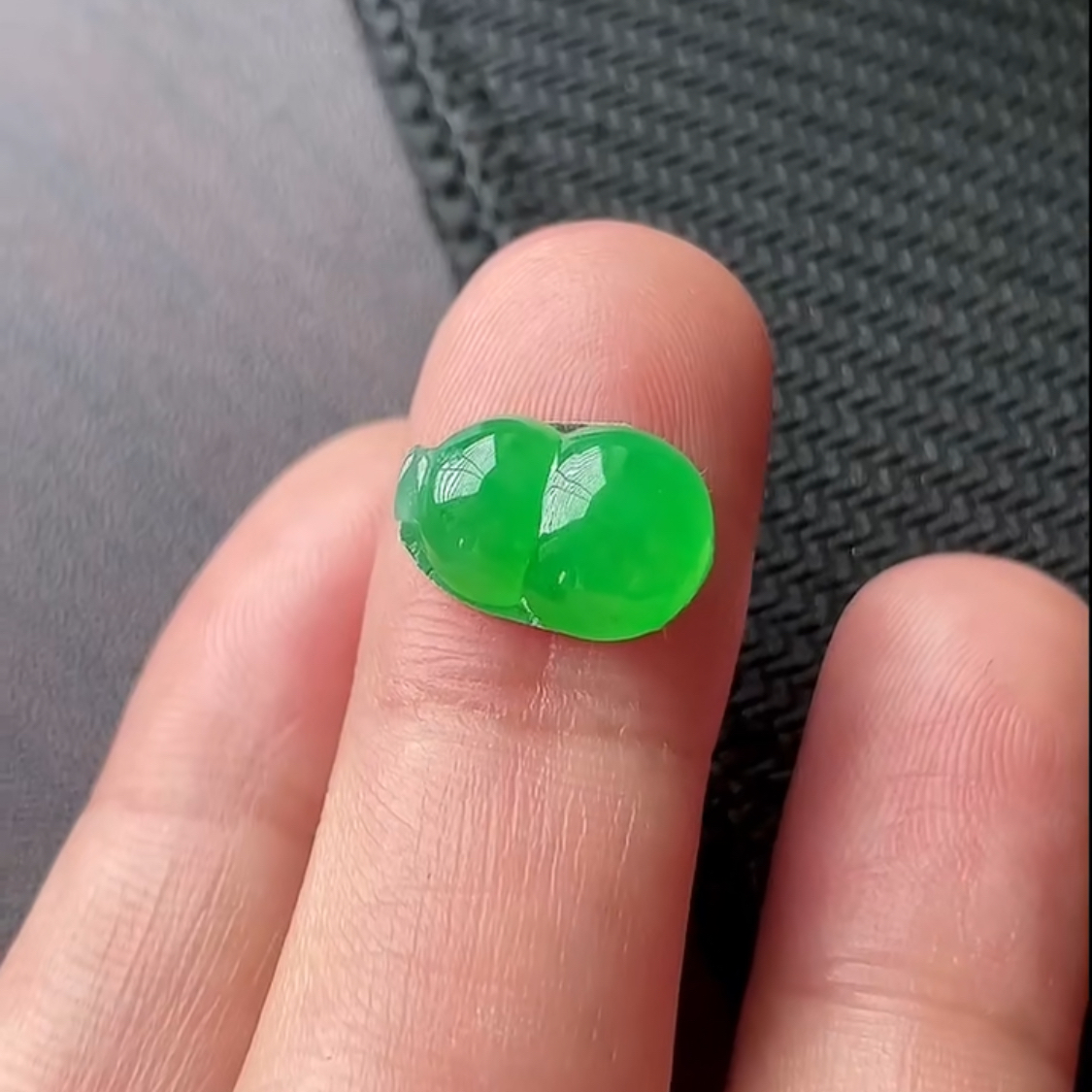 缅甸天然翡翠A货冰种起光甜阳绿葫芦裸石
