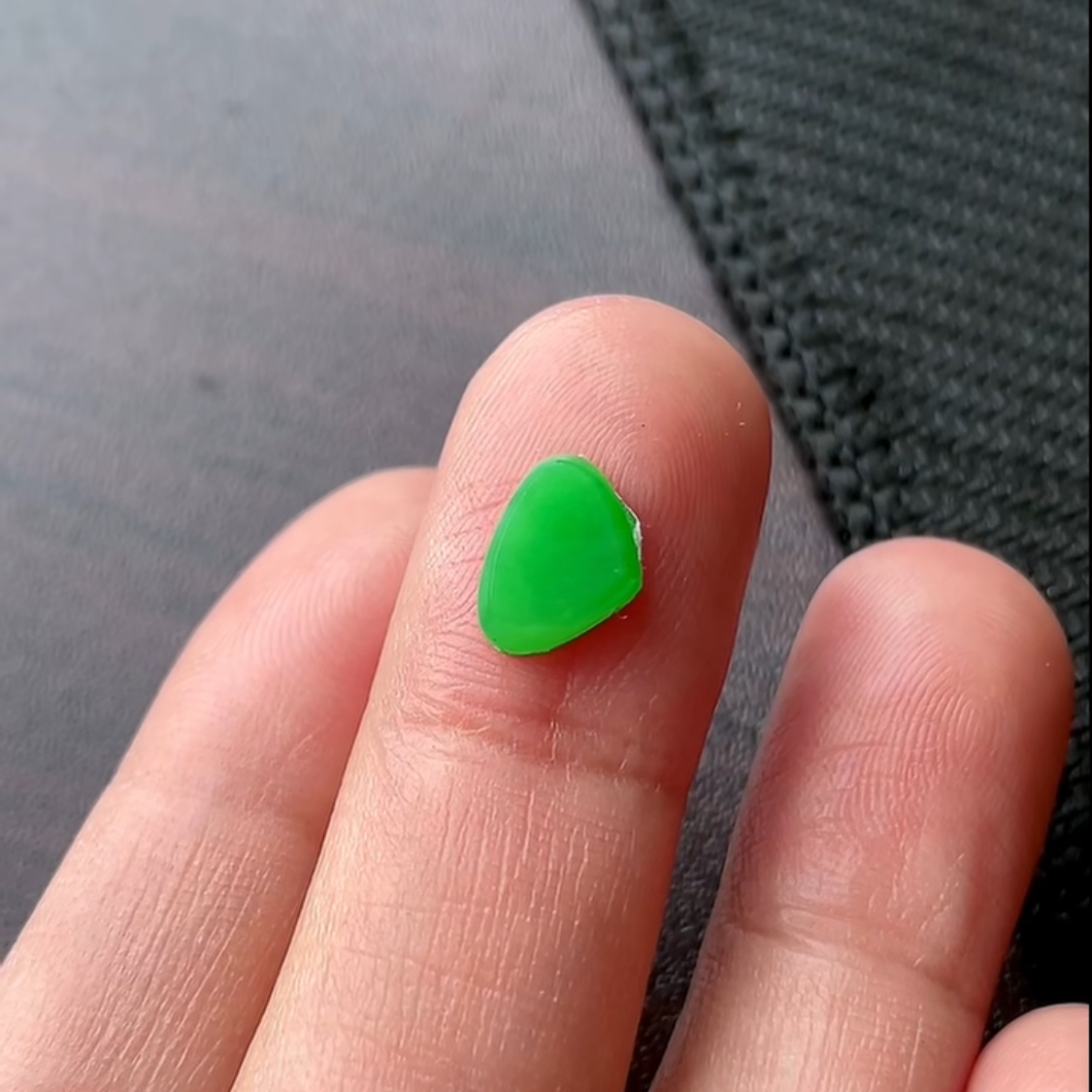 缅甸天然翡翠A货老坑种阳绿水滴戒面裸石