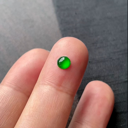 缅甸天然翡翠A货玻璃种帝王绿正圆蛋面裸石