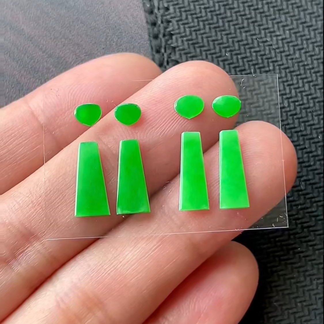 缅甸天然翡翠A货老坑种阳绿戒面一对