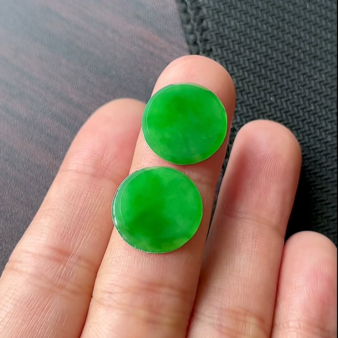 蓝蓝缅甸天然A货冰润辣阳绿圆牌裸石一对