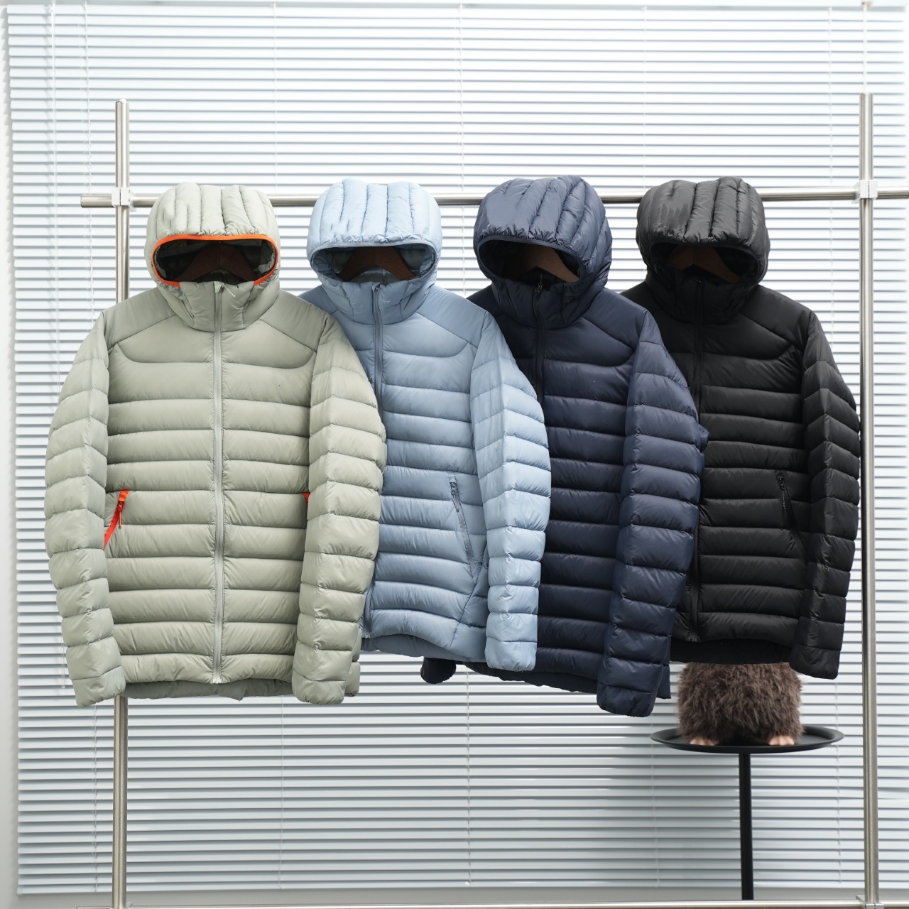 网红鸟90鹅绒刺绣排骨羽绒服