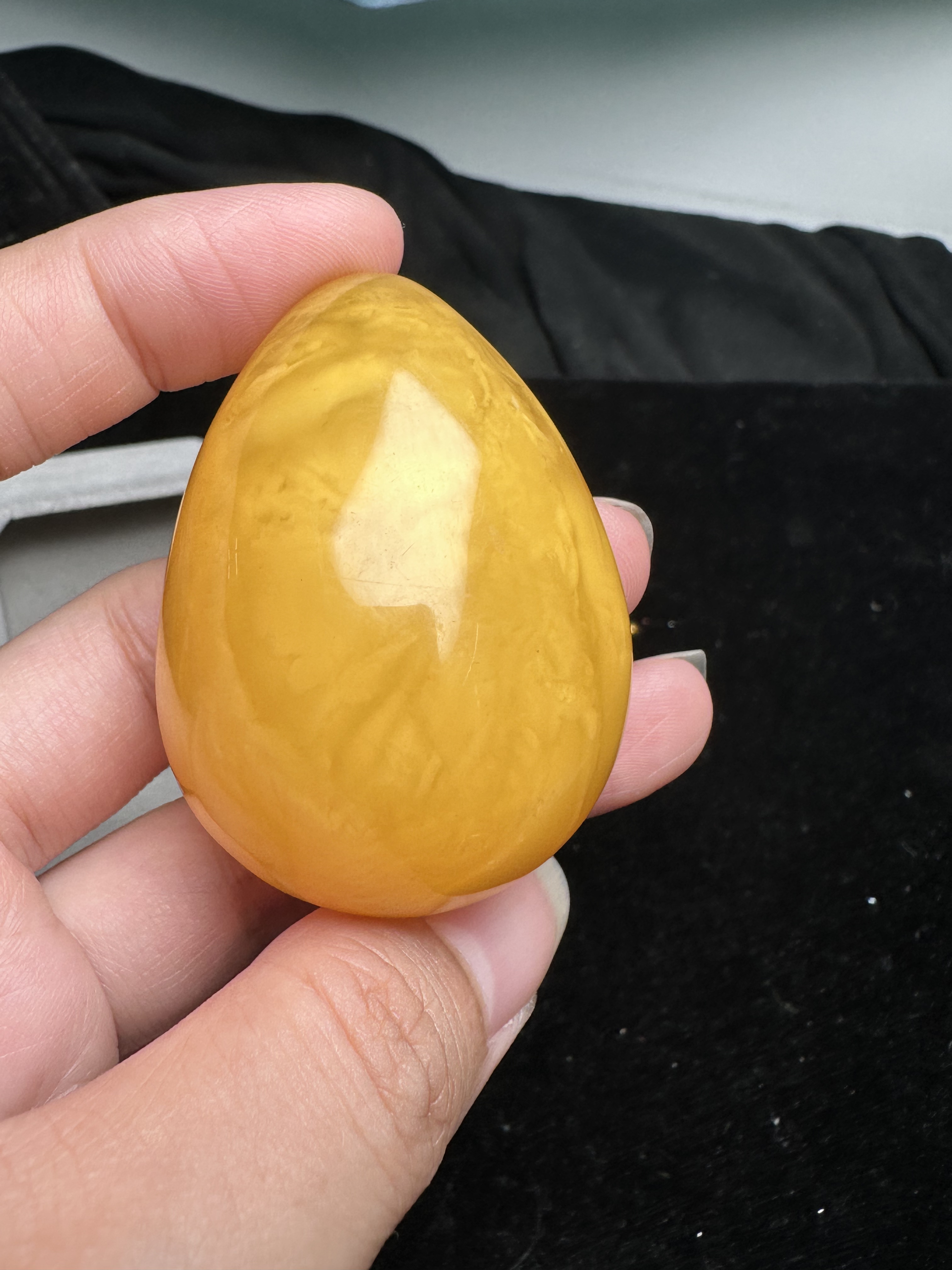 纯天然蜜蜡胖水滴裸石 俄料鸡油黄妖花39*53MM 厚25MM28.2克 保真